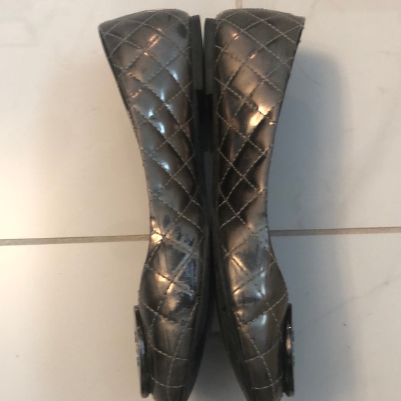 Tory Burch Quilted Gray/Silver flats - Picture 5 of 5